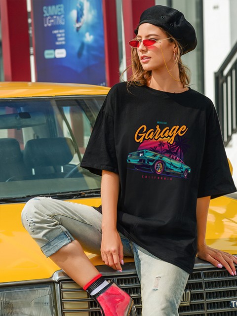 

URBANIC Women Black Cotton Printed Extra Relaxed Fit Drop-Shoulder Sleeves T-shirt
