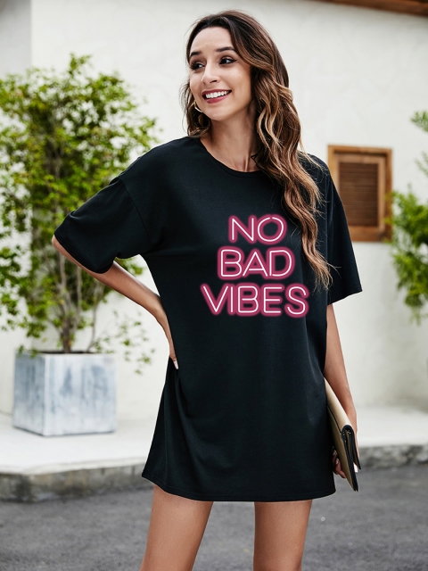 

URBANIC Women Black & Pink Typography Print Relaxed Fit Longline T-shirt