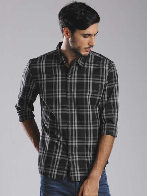 

Levis Men Black Regular Fit Checked Casual Shirt