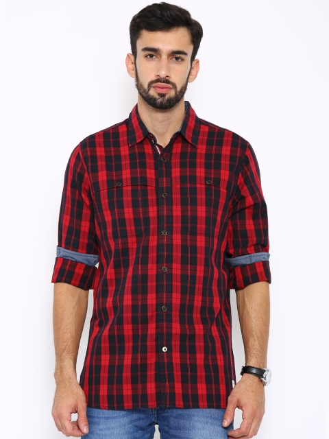 

Tommy Hilfiger Men Red & Black Checked Casual Shirt