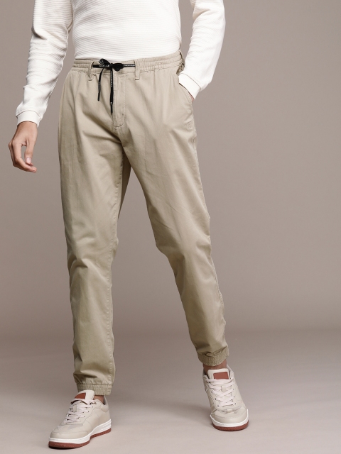 

Calvin Klein Jeans Men Beige Solid Chinos
