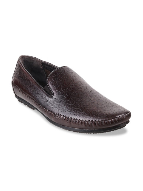 

Mochi Men Brown Textured Leather Loafers
