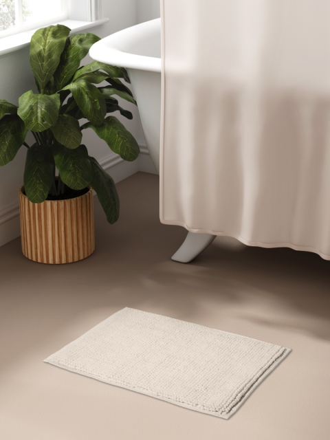 

Aura Off-White Patterned Bath Rug