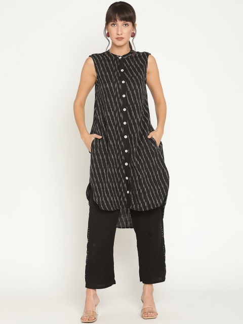 

Abhishti Women Black & White Ikat Printed High-low Kurta