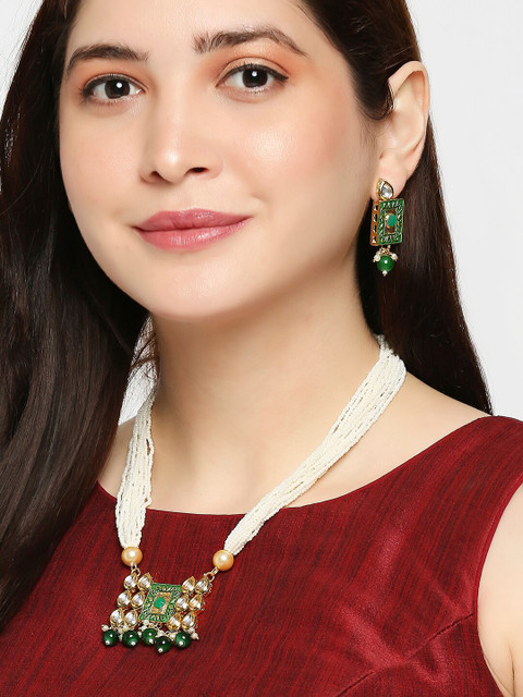 

OOMPH Gold-toned & White Kundan-Studded & Pearl Beaded Meenakari Jewellery Set