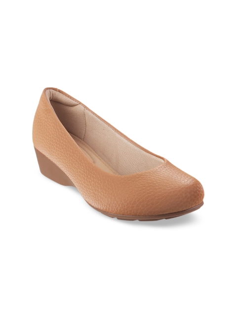 

DAVINCHI Tan Textured Wedge Pumps