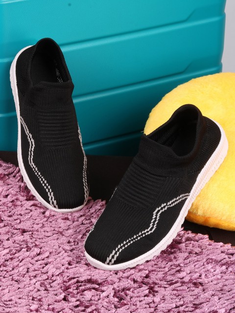 

TWIN TOES Women Black Woven Design Slip-On Sneakers