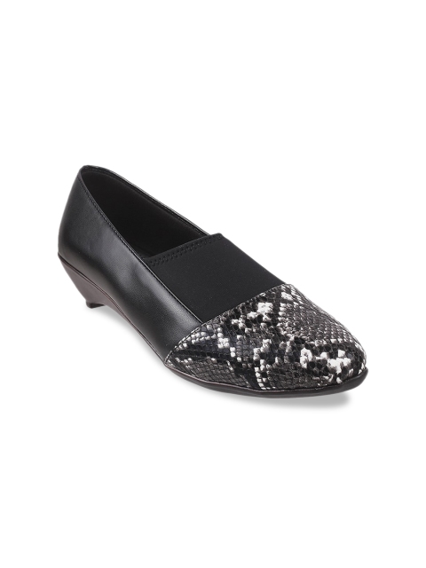 

WALKWAY by Metro Black & White Snake Scaled Textured Kitten Pumps