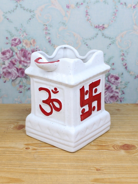 

Wonderland White Tulsi with Diya Planter