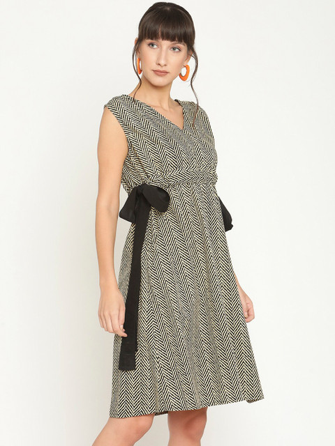 

Abhishti Black & Yellow A-Line Dress With Adjustable Belt