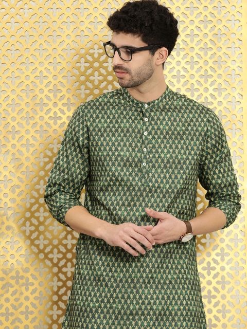 

Ode by House of Pataudi Men Green & Yellow Ethnic Motifs Print Straight Kurta