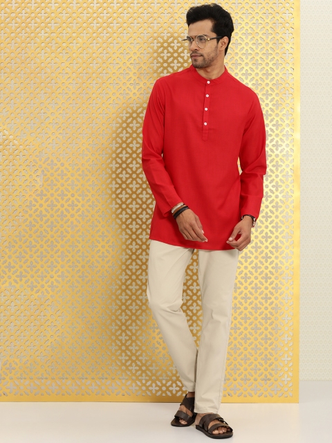 

Ode by House of Pataudi Men Red Solid Kurta