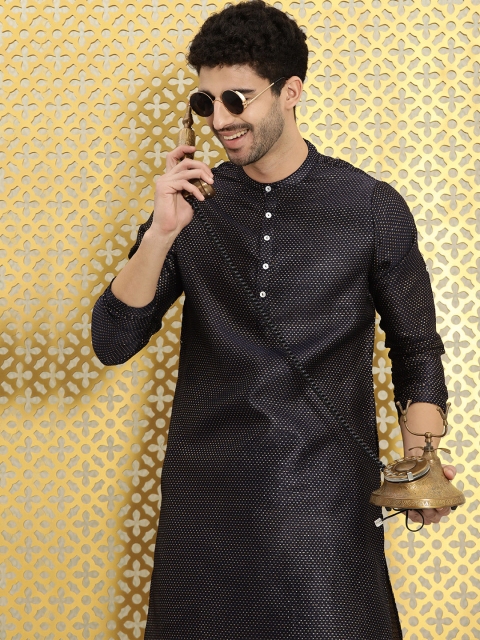 

Ode by House of Pataudi Men Black & Golden Woven Design Straight Kurta