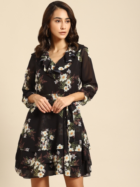 

COVER STORY Black Floral Dress