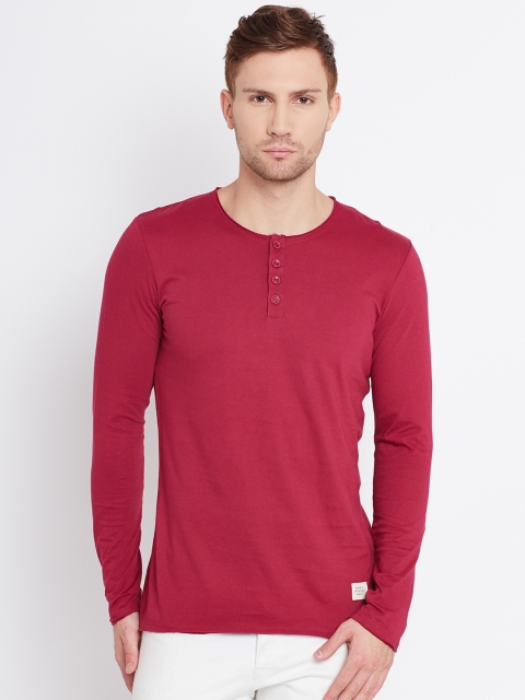 

United Colors of Benetton Men Magenta Solid Henley Neck T-shirt