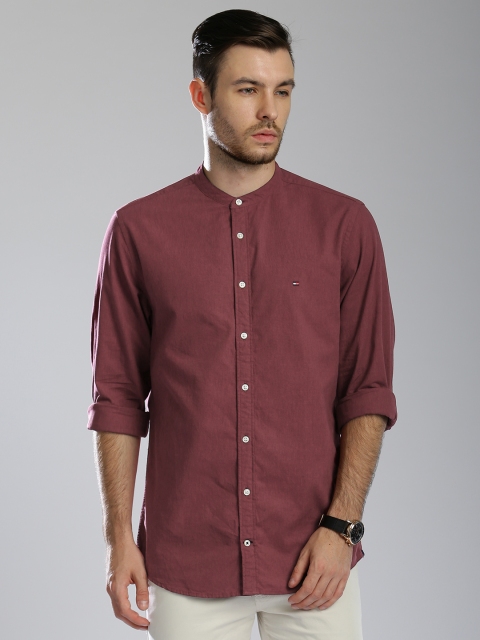 

Tommy Hilfiger Men Burgundy Regular Fit Solid Casual Shirt