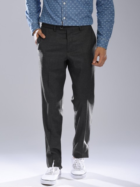 

Tommy Hilfiger Men Charcoal Grey Solid Straight Fit Casual Trousers