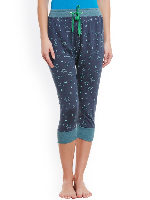

Clovia Grey Printed Capris