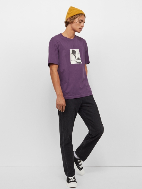 

H&M Men Purple & White Regular Fit Printed T-Shirt