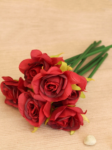 

TIED RIBBONS Set Of 8 Red & Green Artificial Rose Flowers Sticks