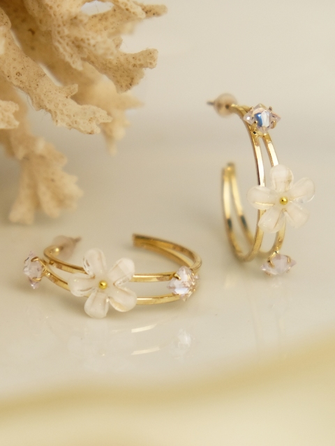 

Ayesha Gold-Toned Contemporary Studs Earrings