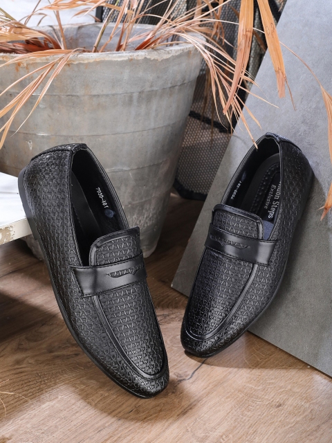 

LONDON STEPS Men Black Textured Formal Loafers