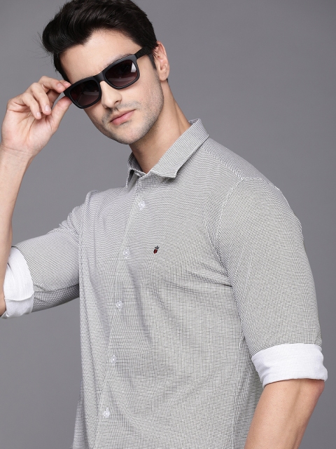 

Louis Philippe Sport Men Black & White Super Slim Fit Grid Tattersall Checks Casual Shirt