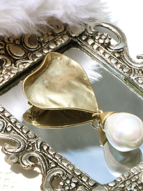 

JOKER & WITCH Women Gold-Toned & White Pearl Beaded Statement Brooch