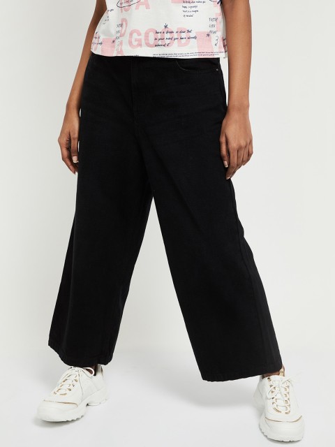 

max Women Black Solid Mid-Rise Parallel Trousers
