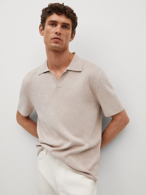 

MANGO MAN Beige Solid Spread Collar T-shirt