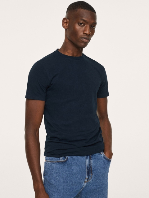 

MANGO MAN Navy Blue Solid Round Neck T-shirt