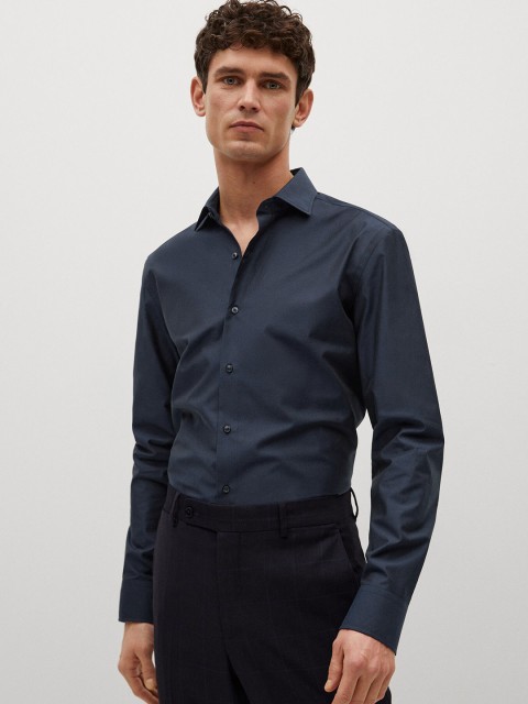 

MANGO MAN Navy Blue Slim Fit Solid Semiformal Shirt