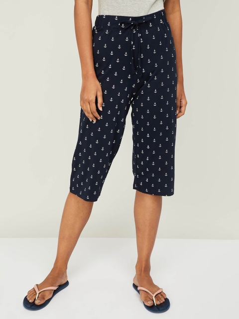 

Ginger by Lifestyle Women Navy Blue & White Printed Capris