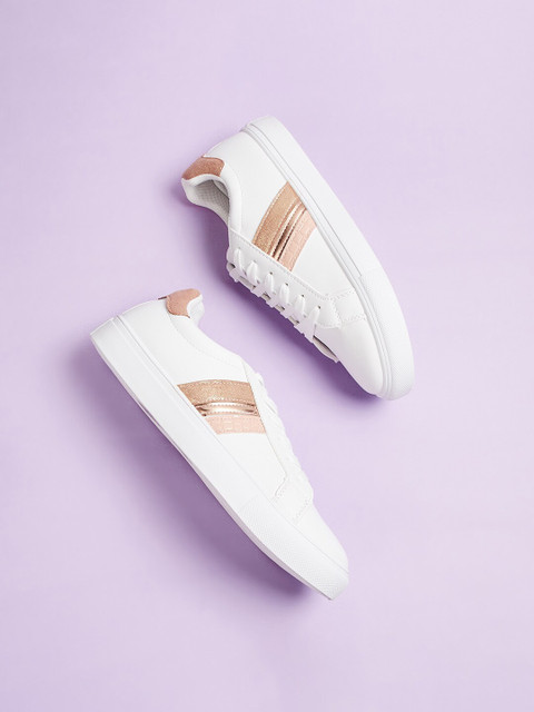 

Ginger by Lifestyle Women Pink Colourblocked Sneakers