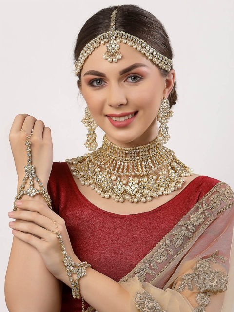 

KARATCART Gold-Plated White Kundan-Studded & Pearl Beaded Handcrafted Jewellery Set