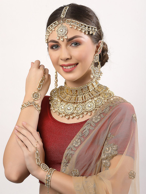 

KARATCART Gold-Plated White Kundan-Studded & Pearl Beaded Handcrafted Jewellery Set