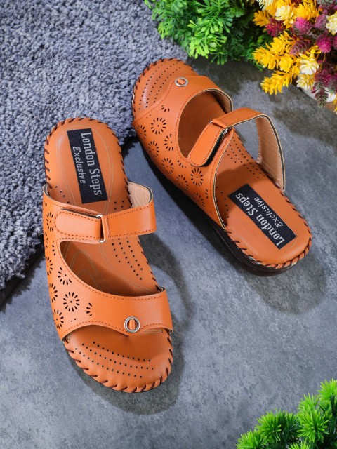 

LONDON STEPS Tan Wedge Sandals