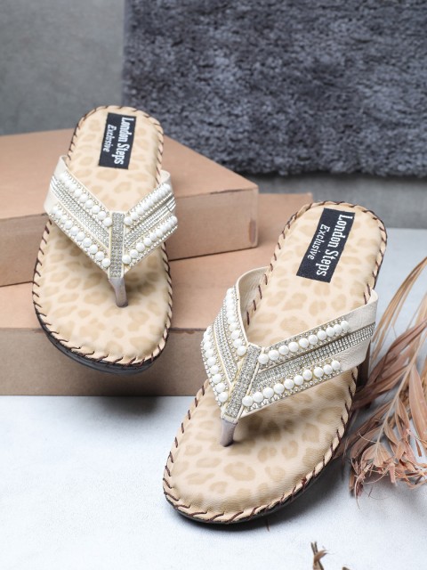

LONDON STEPS Cream-Coloured Wedge Mules