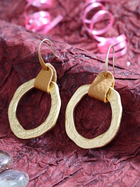 

DIVA WALK Gold-Toned & Brown Handcrafted Contemporary Drop Earrings