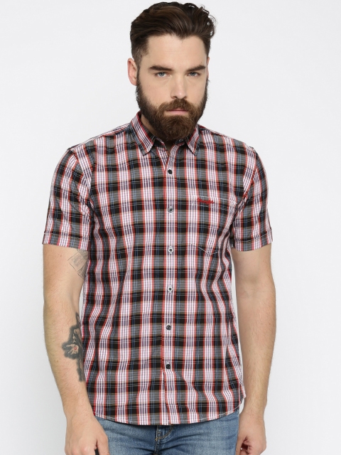 

Wrangler Men Black & Red Checked Casual Shirt