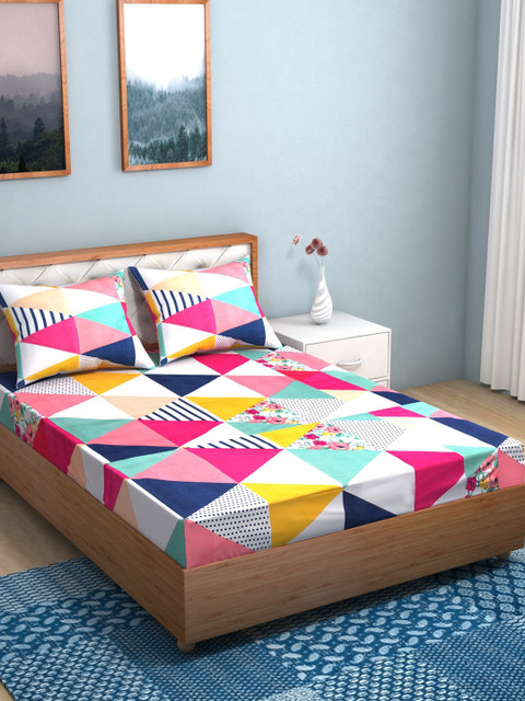 

Niamh by Tag 7 White & Pink Geometric 144 TC King Bedsheet with 2 Pillow Covers