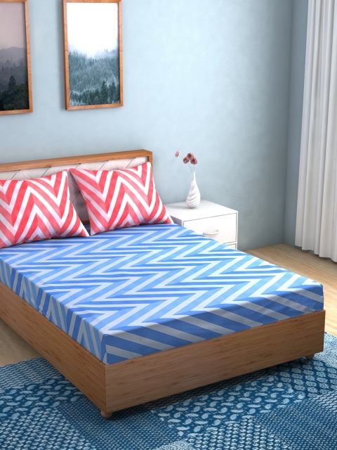 

Niamh by Tag 7 Blue & White Geometric 144 TC King Bedsheet with 2 Pillow Covers