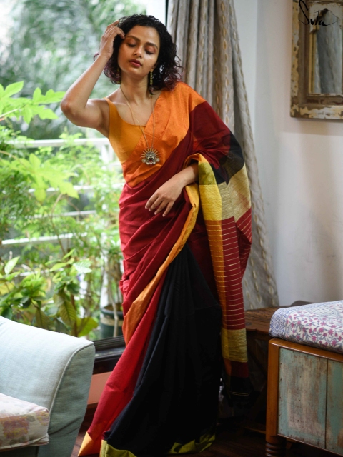 

Suta Maroon & Black Colourblocked Saree