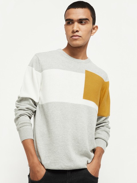 

max Men Grey Melange & White Colourblocked T-shirt