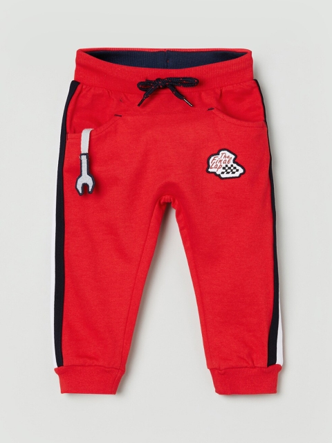 

max Boys Red Solid Pure Cotton Joggers