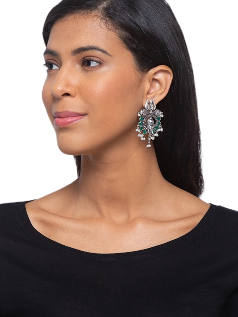 

Digital Dress Room Green Contemporary Drop Earrings