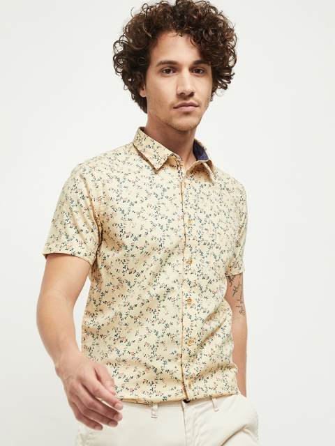 

max Men Beige Opaque Floral Printed Cotton Casual Shirt