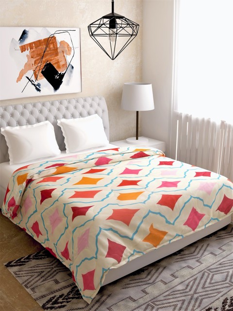 

Salona Bichona Cream-Coloured & Red Geometric Mild Winter 120 GSM Double Bed Comforter