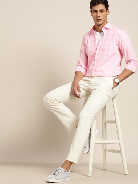 

INVICTUS Men Pink Pure Cotton Slim Fit Checked Casual Shirt