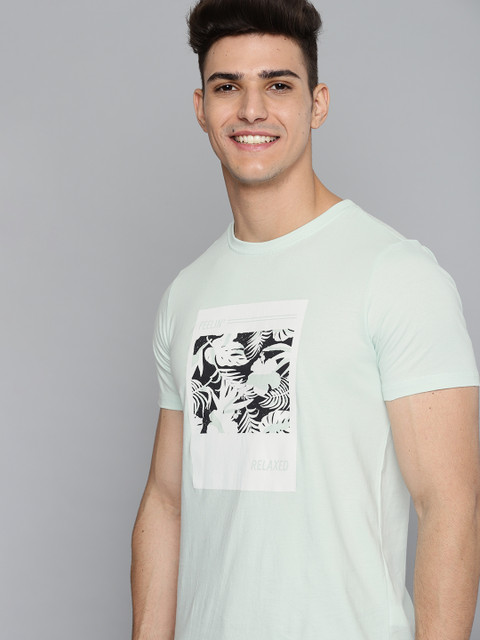 

Mast & Harbour Men Blue Pure Cotton Tropical Printed T-shirt